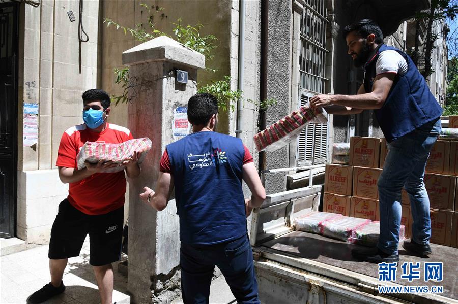 (國際疫情·圖文互動)(2)通訊:疫情中,那抹笑容最難忘——記向困難家庭發(fā)放愛心包裹的敘利亞青年志愿者