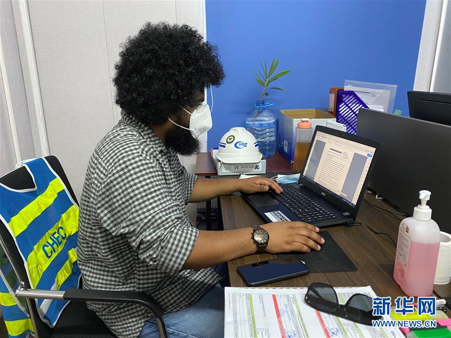 (國(guó)際·圖文互動(dòng))(1)“很高興有機(jī)會(huì)為中企抗疫和復(fù)工盡力”——馬爾代夫小伙薩利姆的抗疫故事