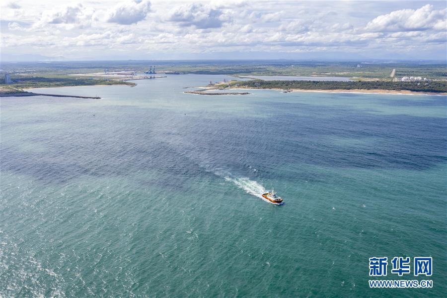 (國(guó)際·圖文互動(dòng))(4)在斯里蘭卡中國(guó)專家和中資企業(yè)助力油輪滅火