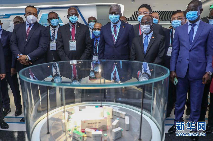 （圖文互動）（2）&ldquo;中國承諾從不落空&rdquo;&mdash;&mdash;記非洲使節(jié)參觀國藥集團(tuán)了解新冠疫苗研發(fā)