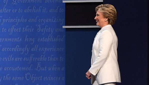 &ldquo;郵件門&rdquo;發(fā)酵：希拉里的&ldquo;水門丑聞&rdquo;還是FBI非法干政？