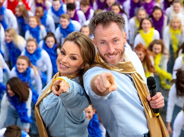 一起來(lái)battle！325名英國(guó)舞者大跳迪斯科破吉尼斯世界紀(jì)錄